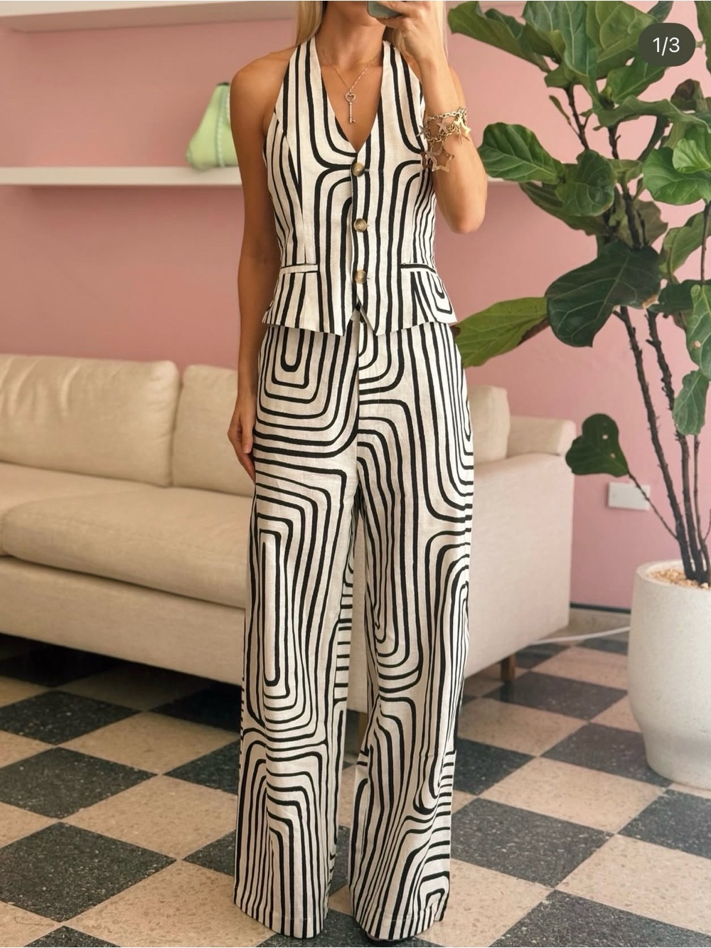 Set- Black & White Geometric Wide-Leg Classic Chic
Pants and vest
Both included